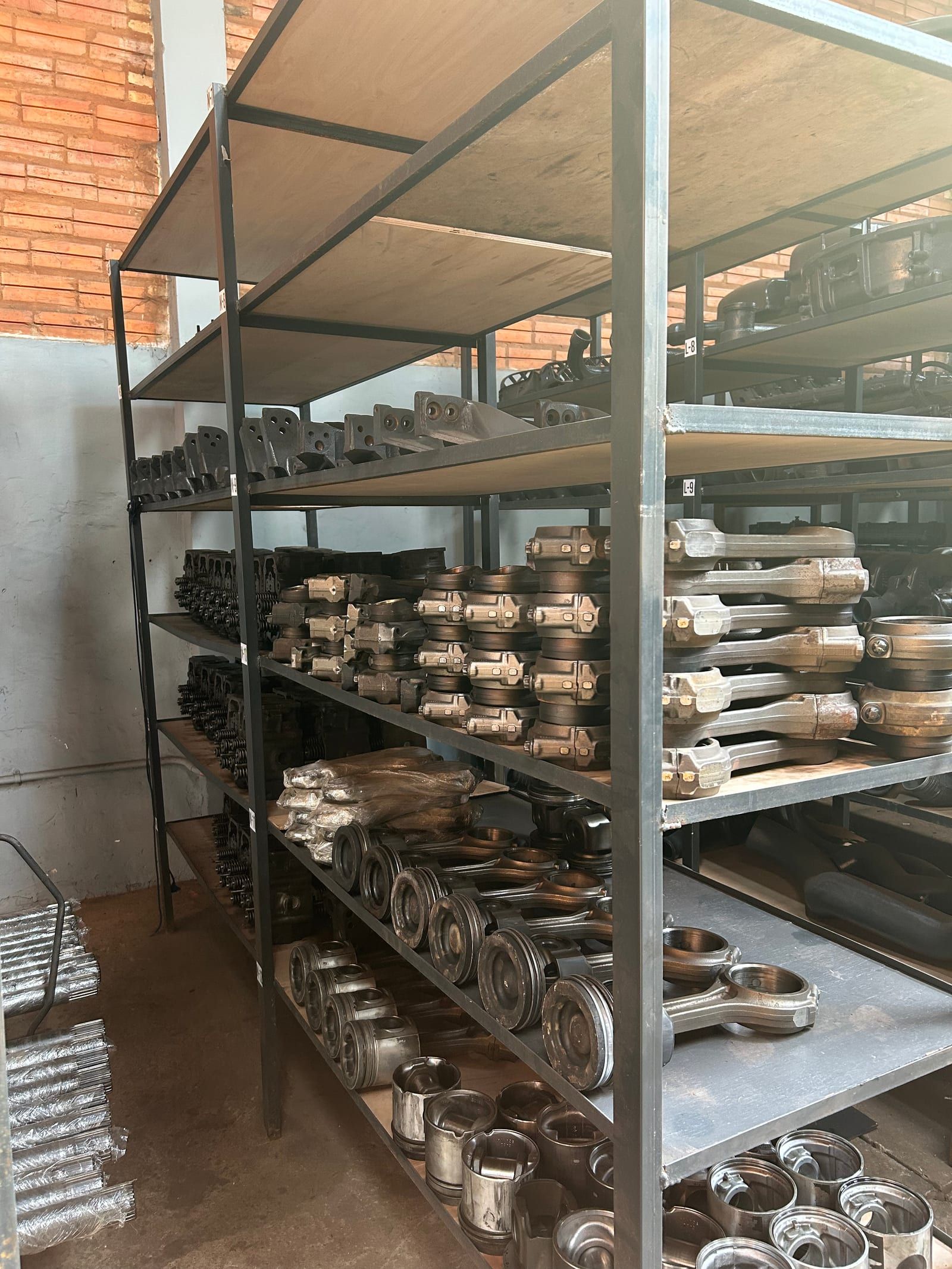 Bielas, pistones y camisas de camión en stock